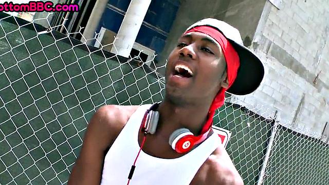 Ebony thug gets public assfucked outdoor