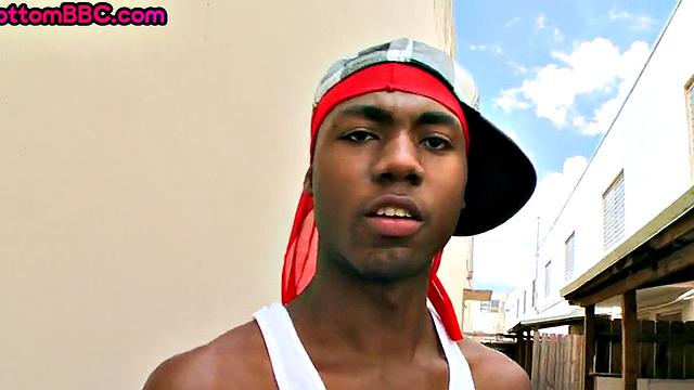 Ebony thug gets public assfucked outdoor