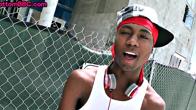 Ebony thug gets public assfucked outdoor