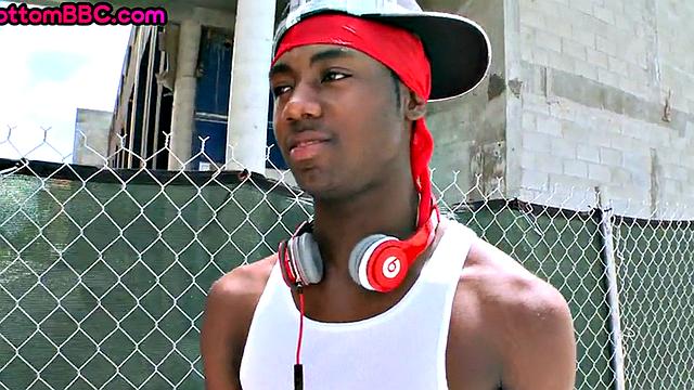 Ebony thug gets public assfucked outdoor