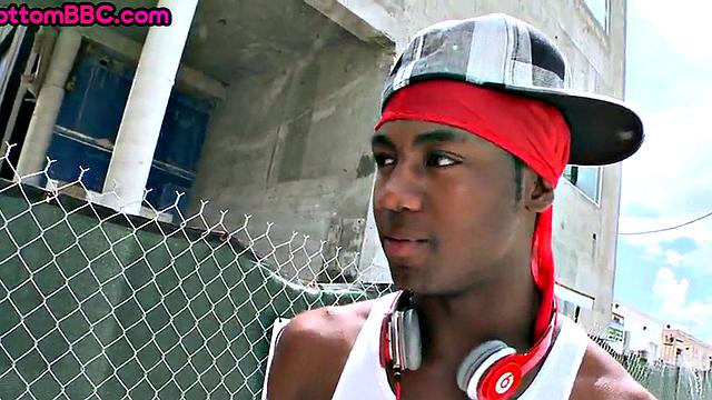 Ebony thug gets public assfucked outdoor