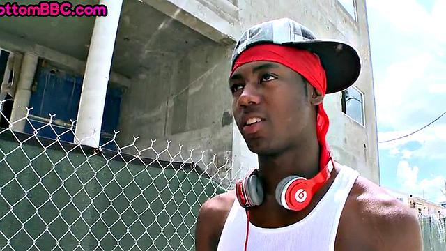 Ebony thug gets public assfucked outdoor