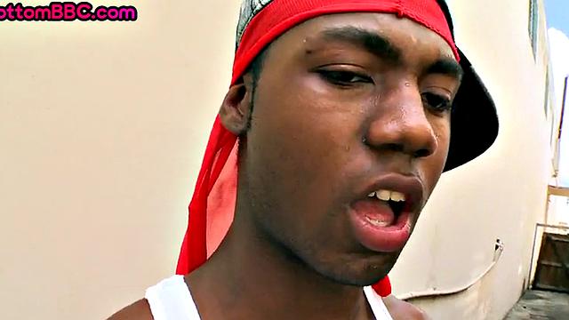 Ebony thug gets public assfucked outdoor