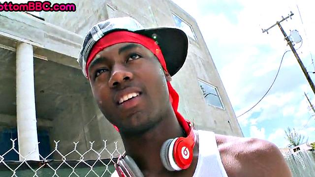 Ebony thug gets public assfucked outdoor