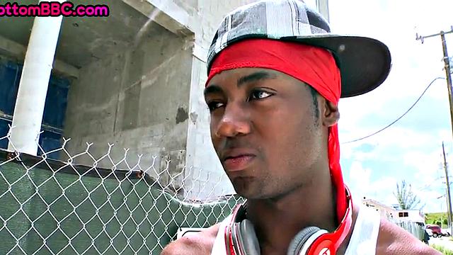 Ebony thug gets public assfucked outdoor