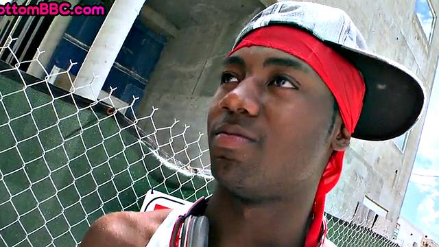 Ebony thug gets public assfucked outdoor