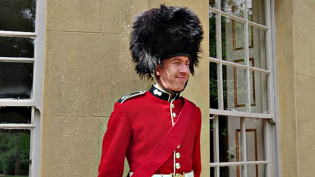 туристка довела охранника до стояка своим телом