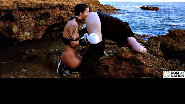Seaspray sucking training for fit sub babe in seaside bliss, with Silvia Soprano