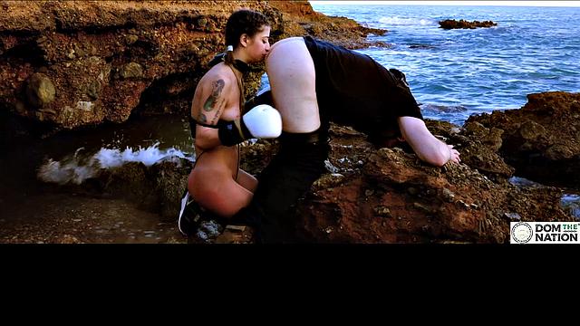Seaspray sucking training for fit sub babe in seaside bliss, with Silvia Soprano