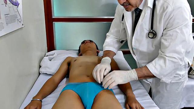 Nippon skinny twink anally banged by doctor in clinic