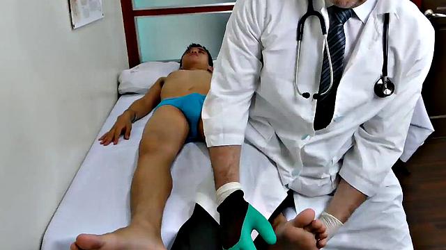 Nippon skinny twink anally banged by doctor in clinic