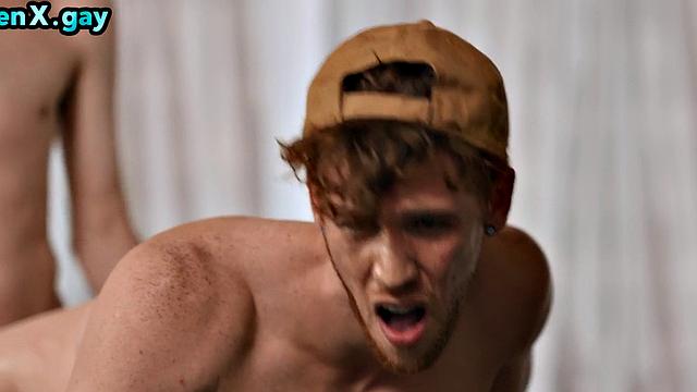 Manly stud with tattoos barebacked by fetish twink