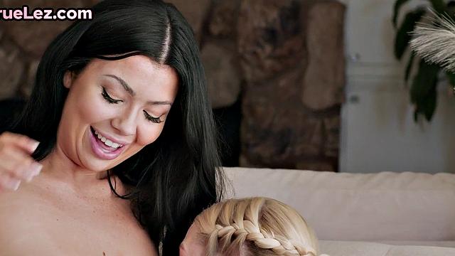 Sensual lesbian orgasming