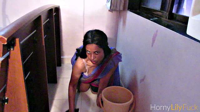 Big Boobs Tamil Maid Cleaning House While Getting Filmed Naked In Indian Desi Porn