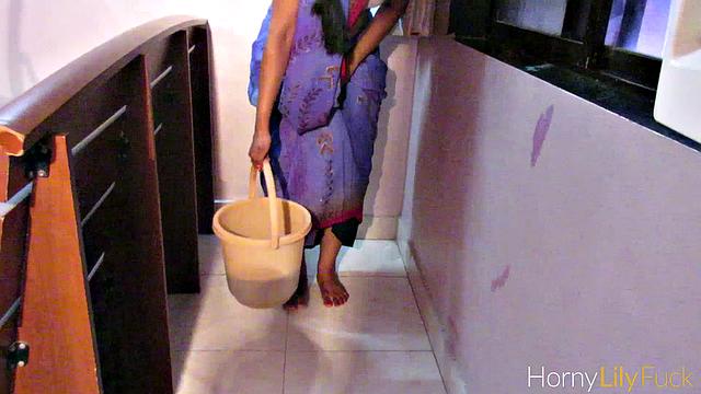 Big Boobs Tamil Maid Cleaning House While Getting Filmed Naked In Indian Desi Porn