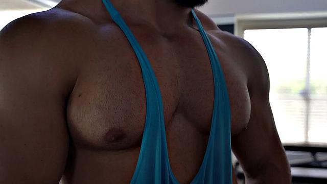 Pervy hispanic hunk exploring gym twunk