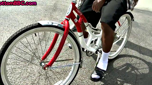 Black amateur assfucked outdoors by white top