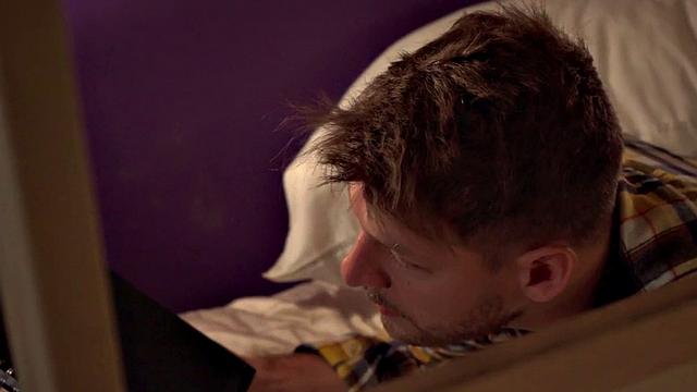 21yo sluts smashed by roommate in threesome