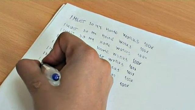 опытный мужик трахает рот студентки до последней капли