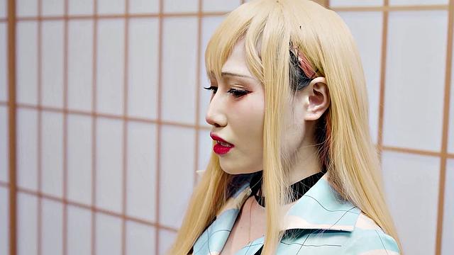 Miss Xiao Ye Ye gets a new costume to feel very sexy