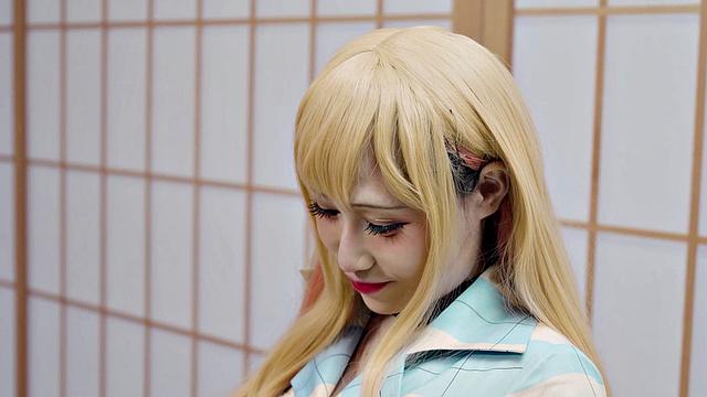 Miss Xiao Ye Ye gets a new costume to feel very sexy