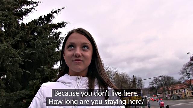 страстная русская разносит незнакомца в номере отеля