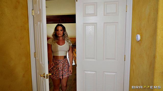 Думал, что жена злится, а подруга уже мечтает о члене Джонни Синса в спальне - классика для семейной жизни с юмором.