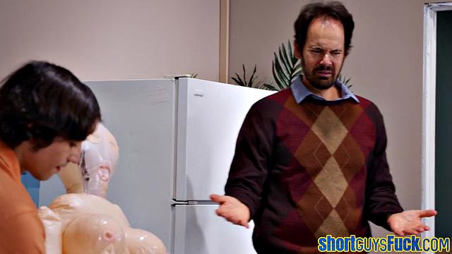 Big-titted MILF fucked by short king