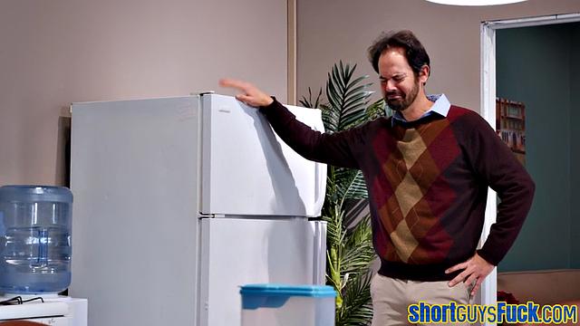 Big-titted MILF fucked by short king