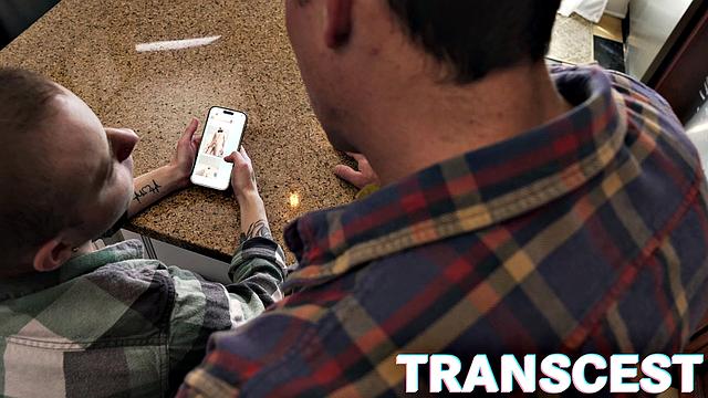 два накачанных брюнетa трахаются без резинки