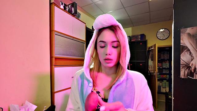 SERVE4K. Filling His Desire