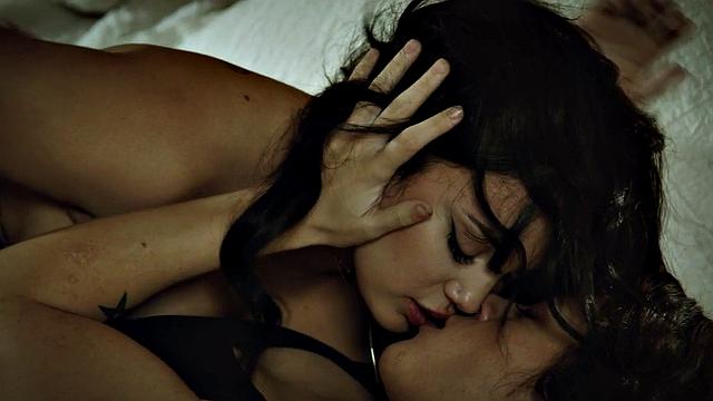 пышногрудые лесбиянки лижут киски и жопы в постели