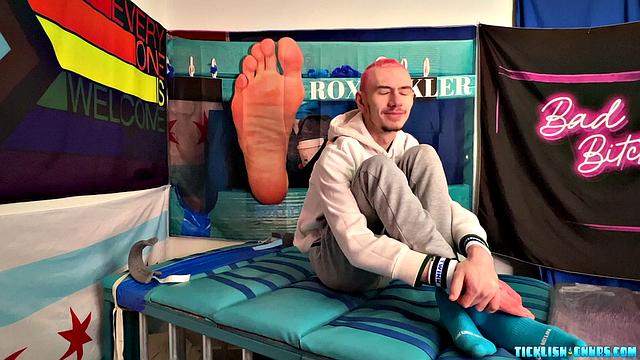 Chicago Chase Wants Tickling - Chase &amp;amp; Matt
