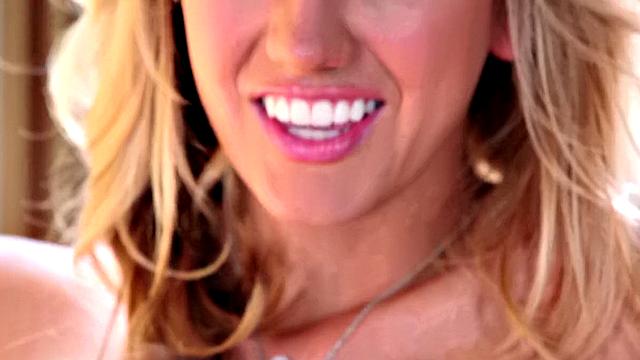 Watch me get off alone in bed with my bald pussy and fingers