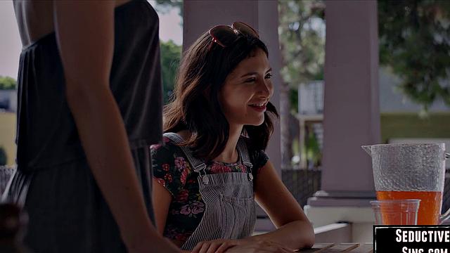 Hairy lesbian getting cunteaten