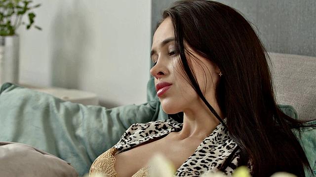 21 SEXTURY - Sexy Alyssa Bounty Wants Her Tight Juicy To Be Fucked Hard