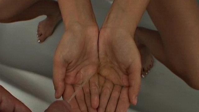 Brunette babe spreads her pussy with pees while her boyfriend watches in the bathroom