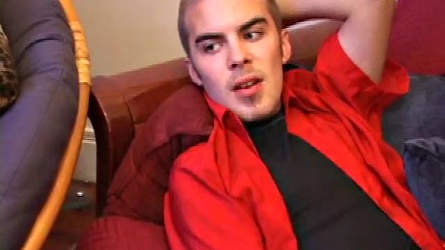 Джаспер медленно дрочит, дразнит и выдает мощный финиш