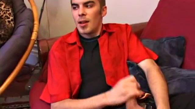 Джаспер медленно дрочит, дразнит и выдает мощный финиш