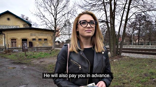 Czech amateur babe fucked for cash by sex agent on casting