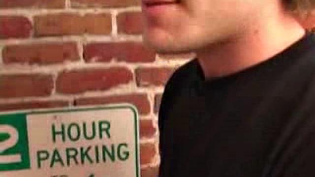 Алекс Вест дрочит толстый член и мощно кончает