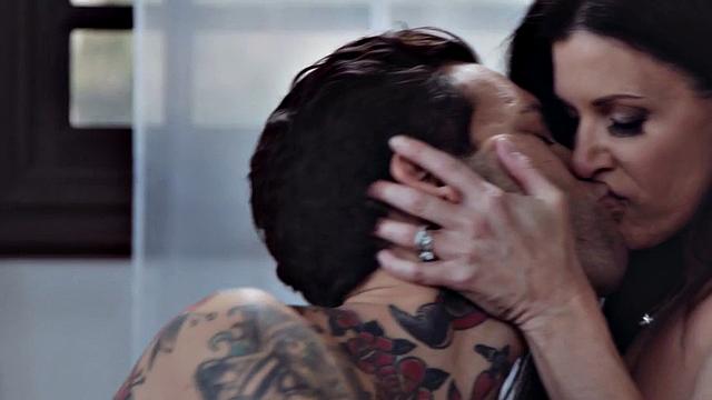 Pornstar mature in high heels gets fucked on couch