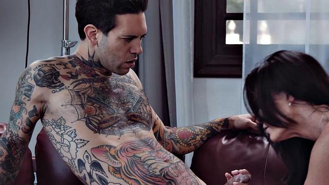 Pornstar mature in high heels gets fucked on couch