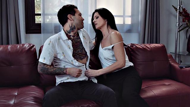 Pornstar mature in high heels gets fucked on couch