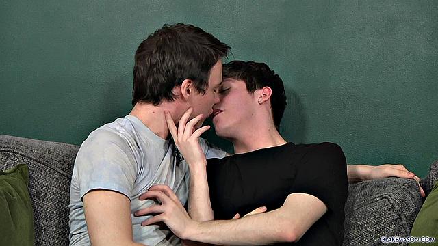 Stuffing New Twink Guy Leo - Justin Tiempo & Leo Summers