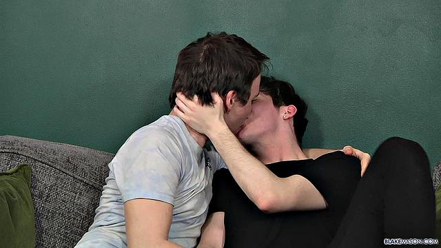 Stuffing New Twink Guy Leo - Justin Tiempo & Leo Summers