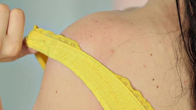 Cute and bubbly teen Danielle shows us how quickly she can climax.