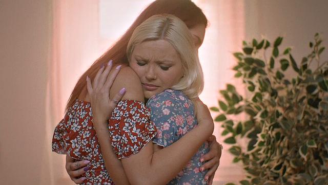 Gorgeous Stepsisters Zazie Skymm and Leya Desantis Fuck Each Other With A Strap-On