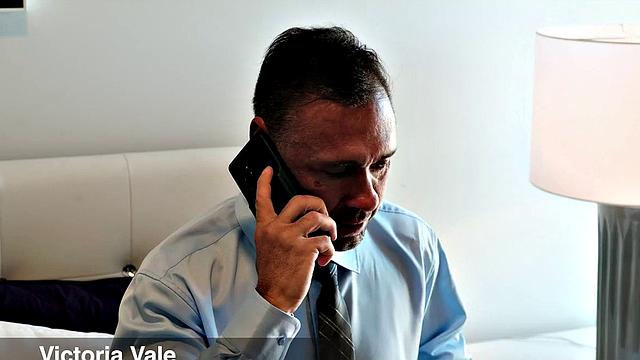 A mature hooker who knows her way around a cock