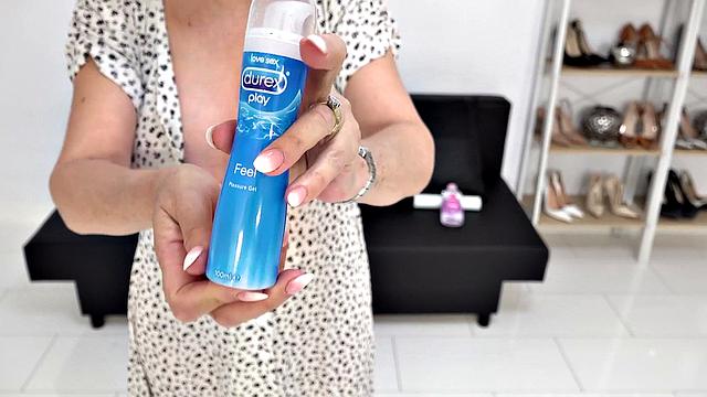 Big Oily MILF Cleavage JOI